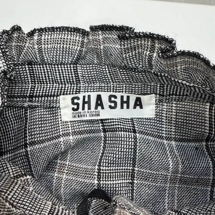 [BUNJANG] SHASHA Checkered Frill Neck Blouse with Ribbon Detail / 샤샤 SHASHA 체크 프릴넥 블라우스 리본 디테일 빈티지 무드