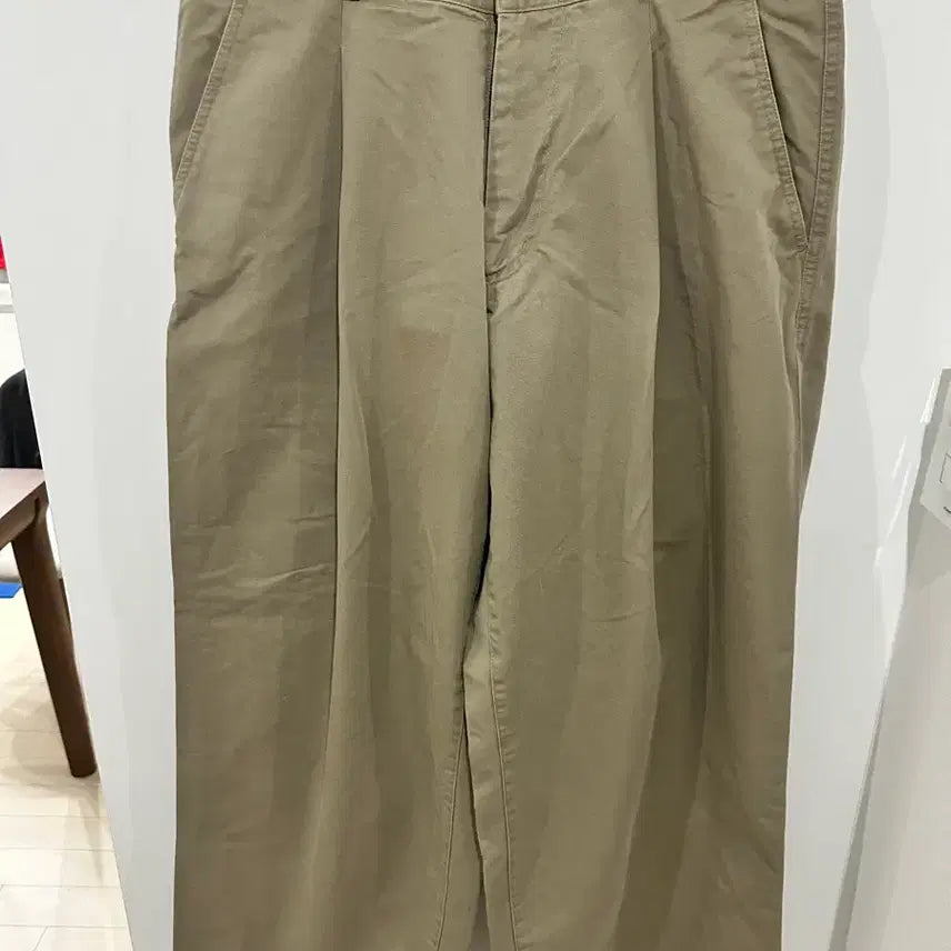 [SOLD OUT] 이얼즈어고 원턱 와이드 치노 오이스터