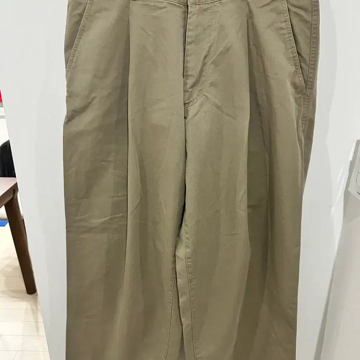 [SOLD OUT] 이얼즈어고 원턱 와이드 치노 오이스터
