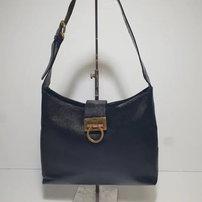 [SOLD OUT] 정품 ㅡ페라가모 ㅡ숄더백