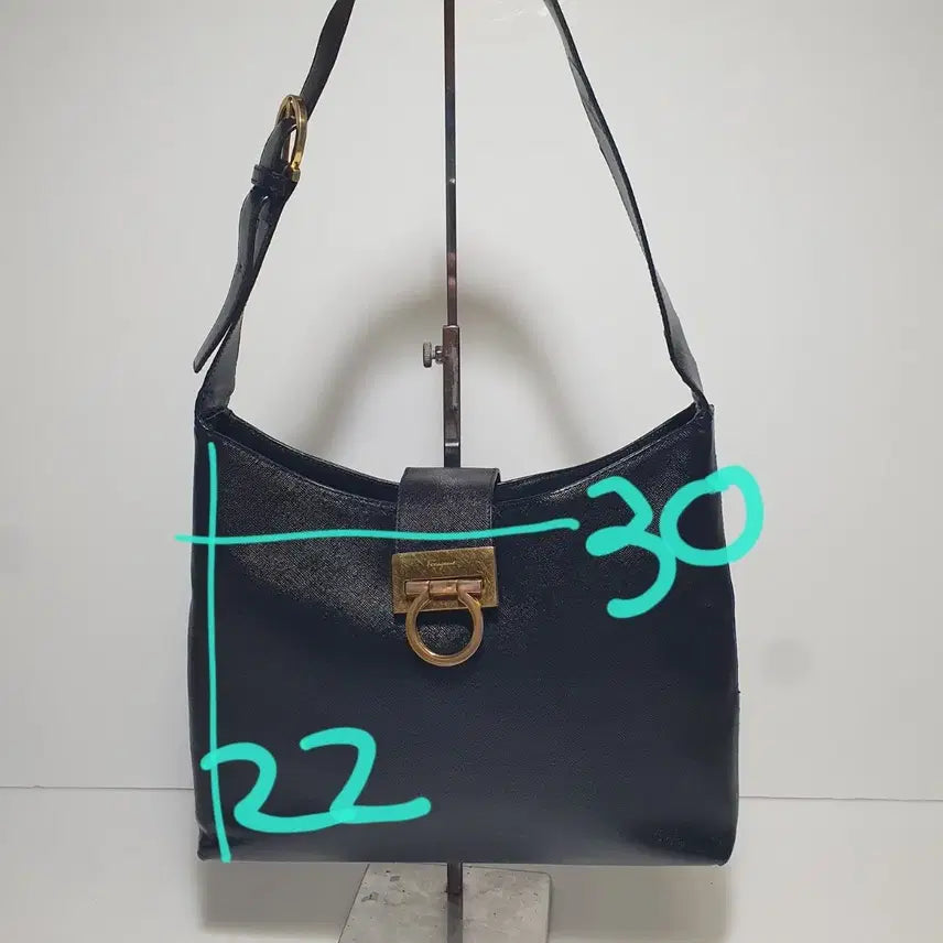 [SOLD OUT] 정품 ㅡ페라가모 ㅡ숄더백