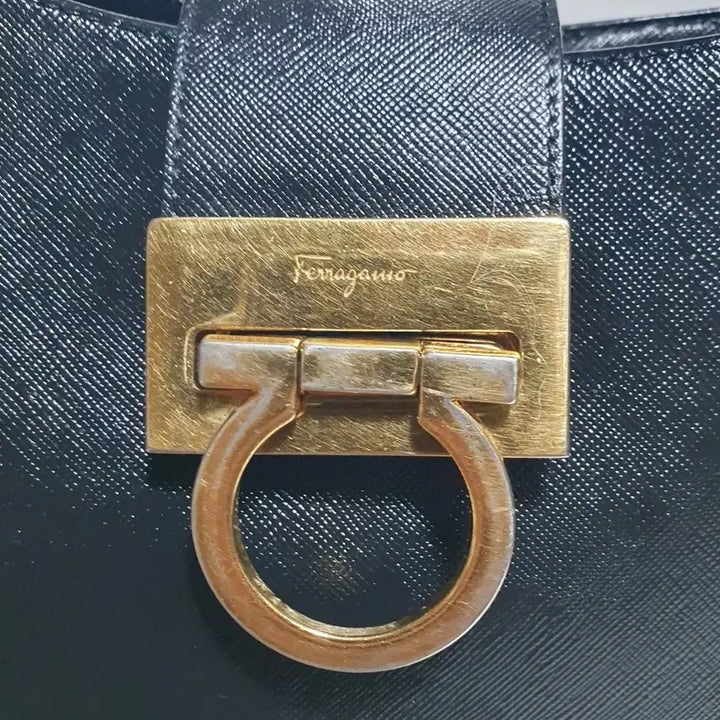 [SOLD OUT] 정품 ㅡ페라가모 ㅡ숄더백