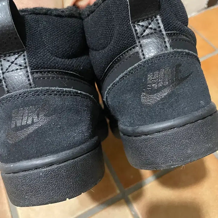 [BUNJANG] Nike Court Borough Mid 2 Boots 245mm / 나이키 코트 버로우 미드2 부츠 245mm