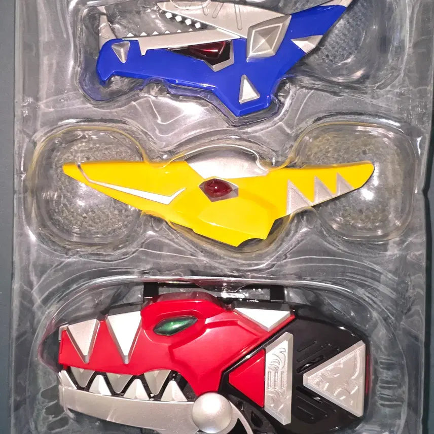 [BUNJANG] Bakuryuu Sentai Abaranger 20th Anniversary Limited Blu-ray Set &amp; Memorial Dino Brace / 폭룡전대 아바렌쟈 20주년 한정 블루레이 세트 &amp; 메모리얼 다이노 브레스