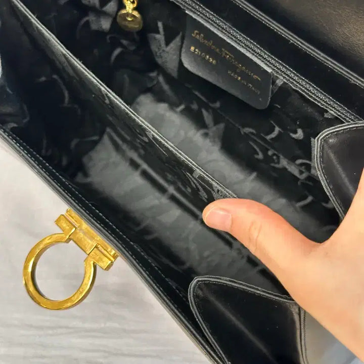[BUNJANG] Ferragamo Gancini Top Handle Tote Bag / 페라가모 블랙 토트백 + 스트랩  간치니 탑핸들 켈리백
