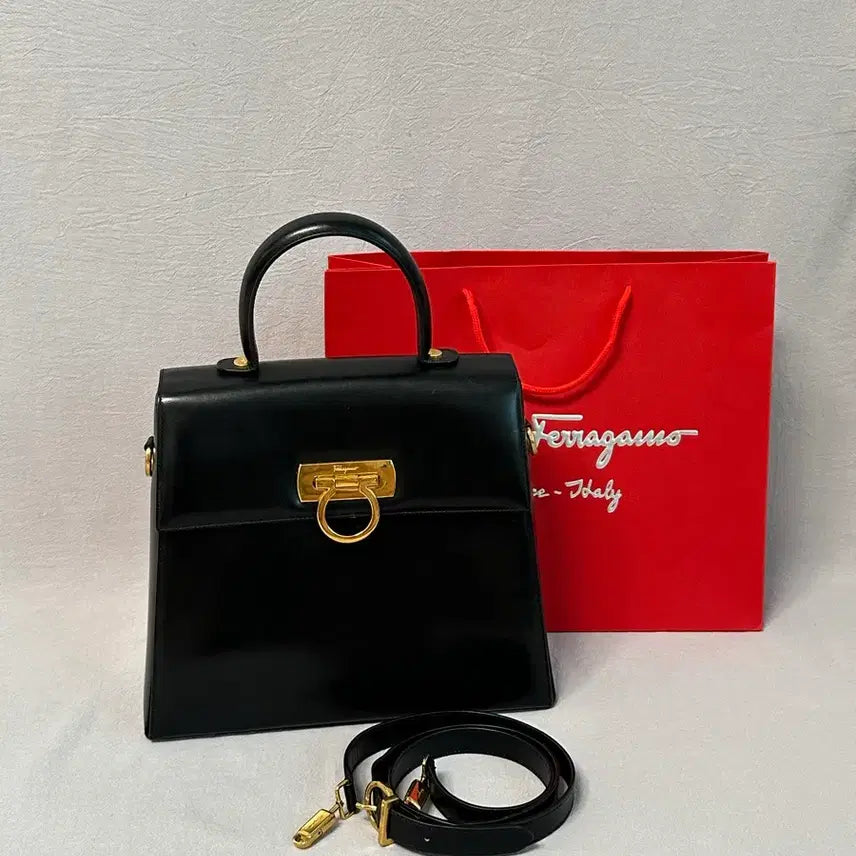 [BUNJANG] Ferragamo Gancini Top Handle Tote Bag / 페라가모 블랙 토트백 + 스트랩  간치니 탑핸들 켈리백