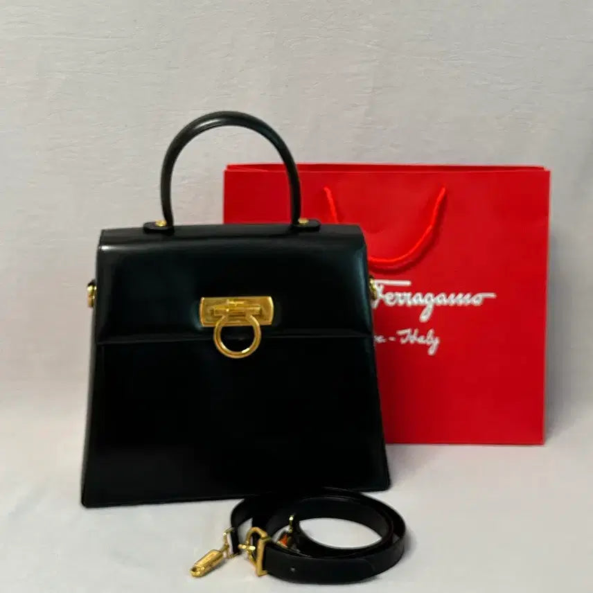 [BUNJANG] Ferragamo Gancini Top Handle Tote Bag / 페라가모 블랙 토트백 + 스트랩  간치니 탑핸들 켈리백