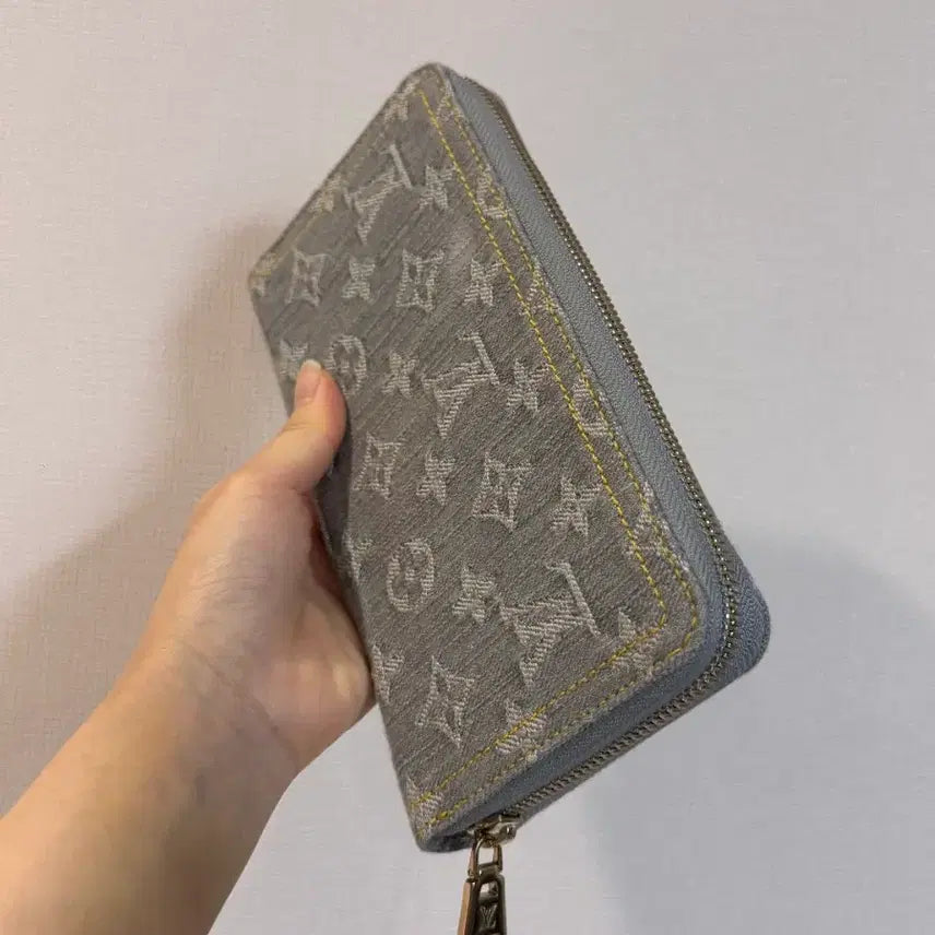 [SOLD OUT] 정품 루이비통 데님 지피 월릿 장지갑