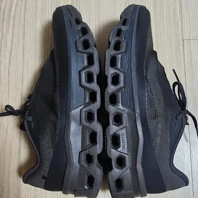 [SOLD OUT] 온러닝 X PAF 클라우드몬스터2 쏜브라운 270