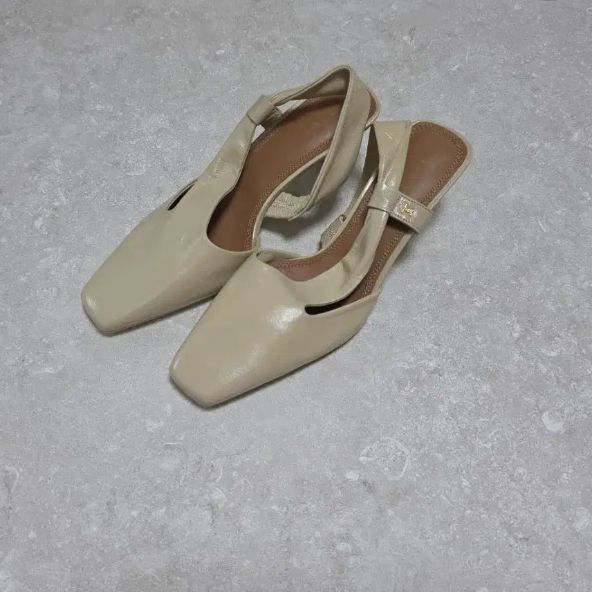 [BUNJANG] TIME Ladder Cutout Slingback Heels / 2024년식) 타임 - 래더 컷아웃 슬링백 힐 240