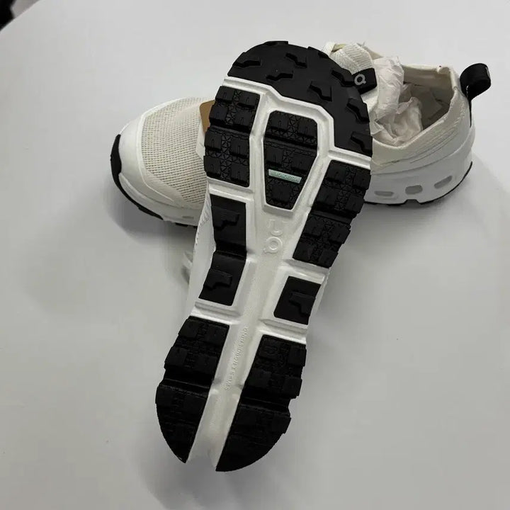 [BUNJANG] On Running Cloudultra 2 Undyed White Sneakers / (250) 온 러닝 클라우드울트라 2 언다이드 화이트