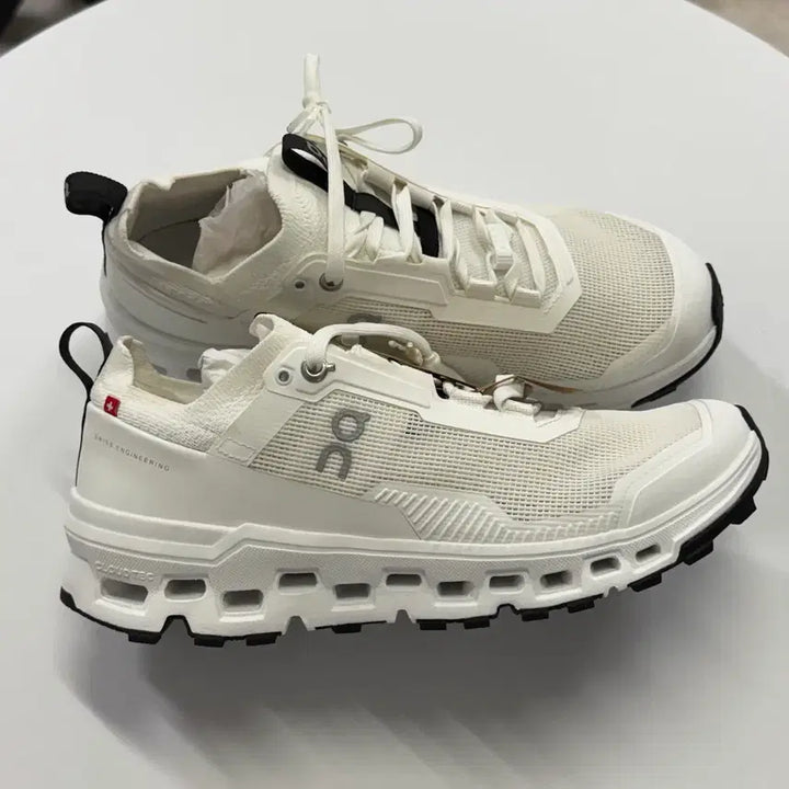[BUNJANG] On Running Cloudultra 2 Undyed White Sneakers / (250) 온 러닝 클라우드울트라 2 언다이드 화이트