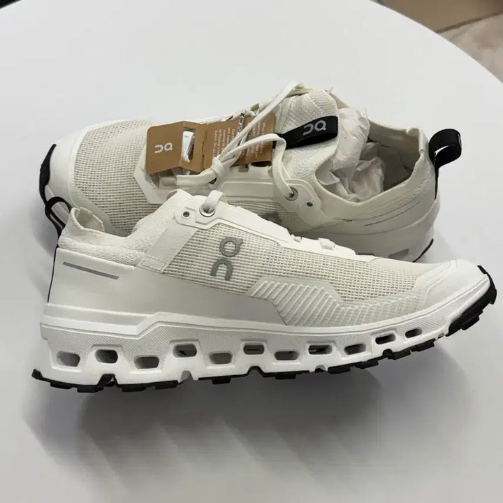 [BUNJANG] On Running Cloudultra 2 Undyed White Sneakers / (250) 온 러닝 클라우드울트라 2 언다이드 화이트
