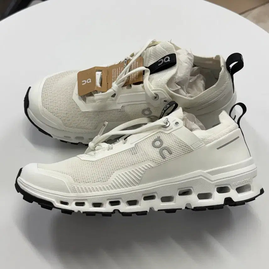 [BUNJANG] On Running Cloudultra 2 Undyed White Sneakers / (250) 온 러닝 클라우드울트라 2 언다이드 화이트