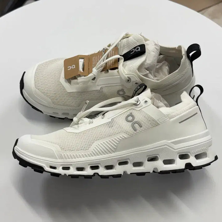 [BUNJANG] On Running Cloudultra 2 Undyed White Sneakers / (250) 온 러닝 클라우드울트라 2 언다이드 화이트