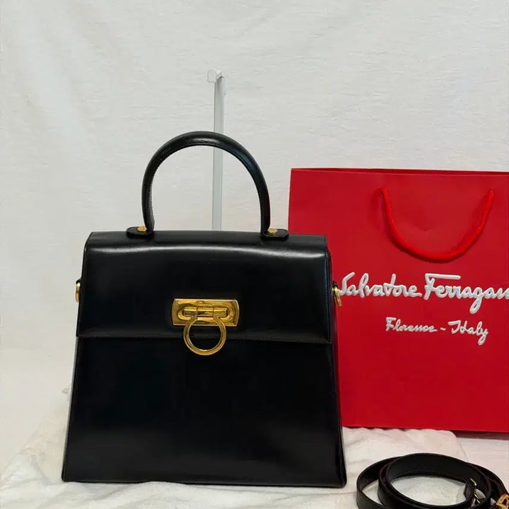 [BUNJANG] Salvatore Ferragamo Gancini Medium Black Top Handle Tote Bag / 정품 페라가모 블랙 미디움 간치니백 토트백 탑핸들백 핸드백 차정원백