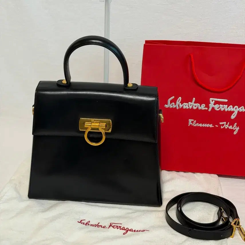 [BUNJANG] Salvatore Ferragamo Gancini Medium Black Top Handle Tote Bag / 정품 페라가모 블랙 미디움 간치니백 토트백 탑핸들백 핸드백 차정원백