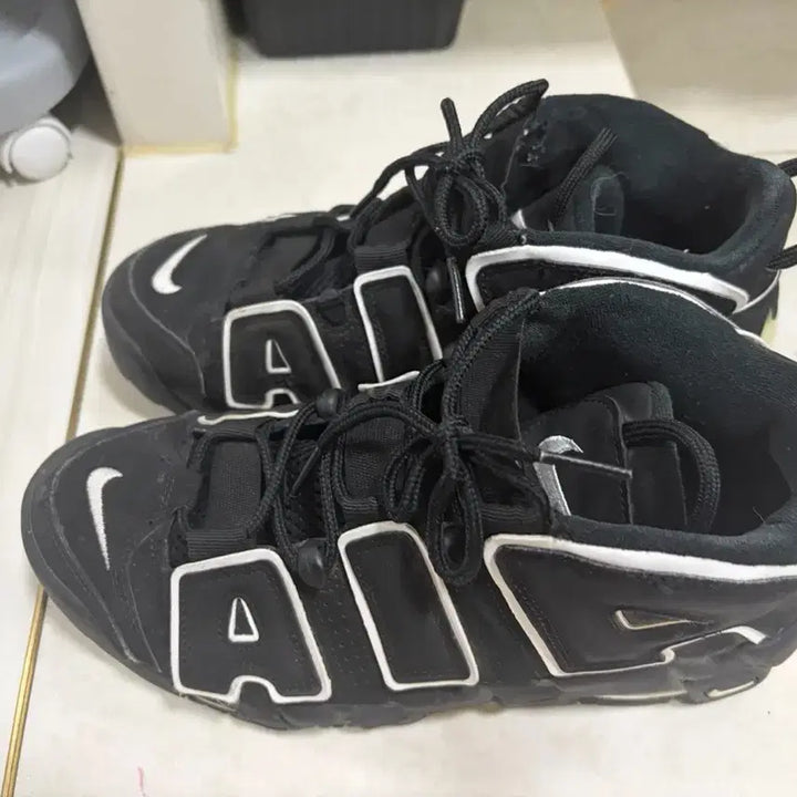 [BUNJANG] Nike Air More Uptempo Black/White Sneakers / 나이키 에어 모어 업템포 블랙/화이트 250