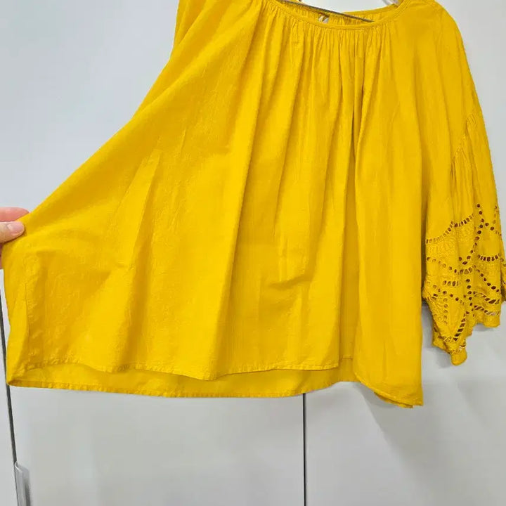 [SOLD OUT] 일본수입 자수펀칭 포인트 품넓은 블라우스