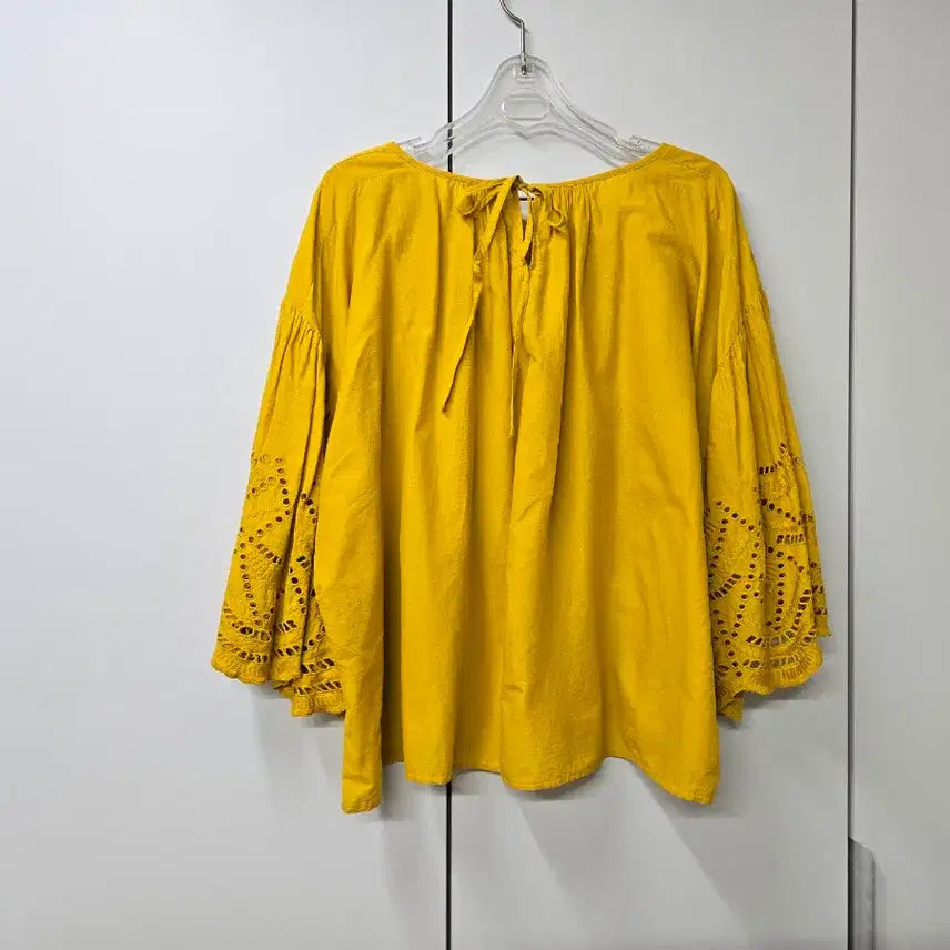 [SOLD OUT] 일본수입 자수펀칭 포인트 품넓은 블라우스