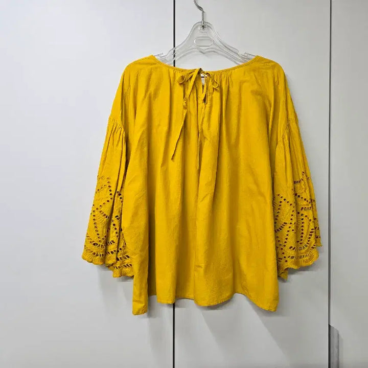 [SOLD OUT] 일본수입 자수펀칭 포인트 품넓은 블라우스