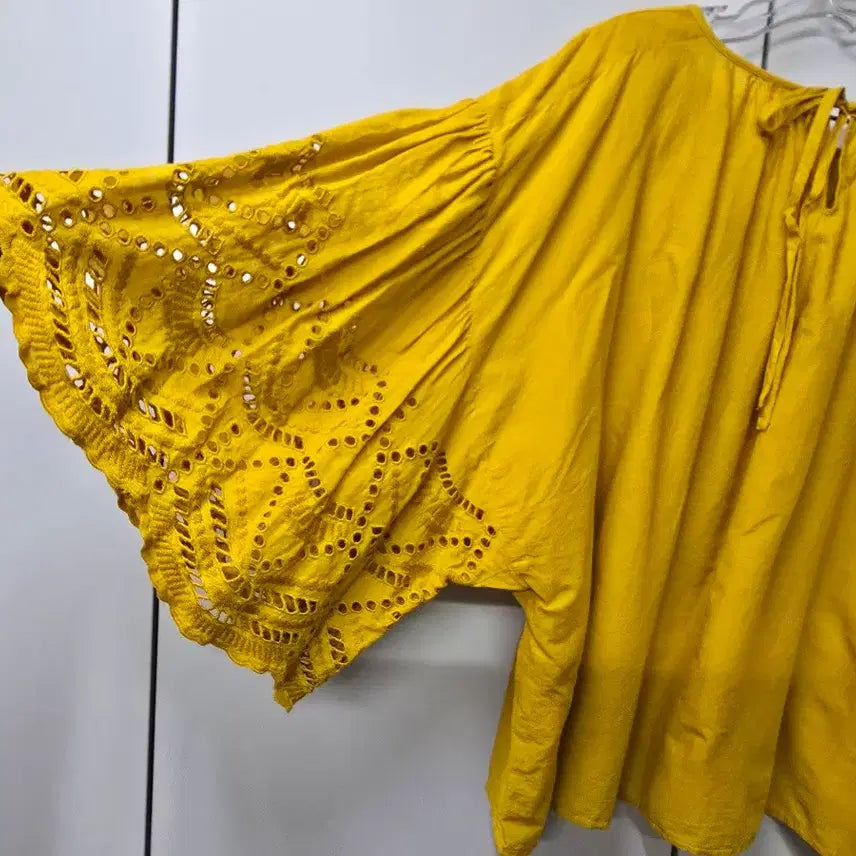 [SOLD OUT] 일본수입 자수펀칭 포인트 품넓은 블라우스