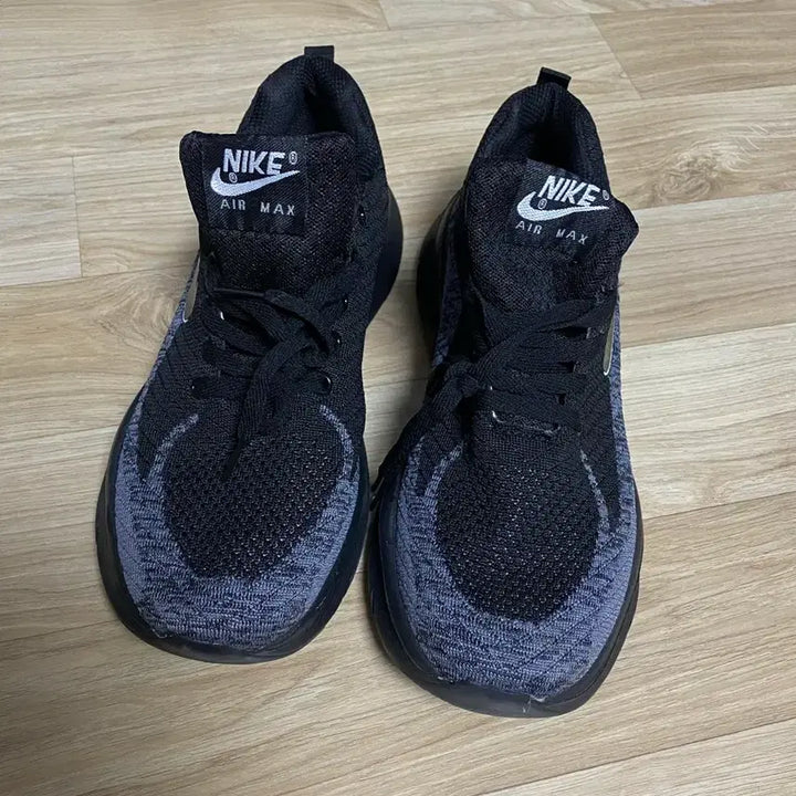 [BUNJANG] Nike Black Sneakers / 나이키 블랙 운동화