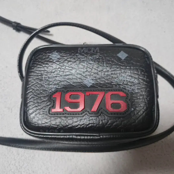 [SOLD OUT] MCM 비세토스라이언1976블랙 미니 크로스백 가방