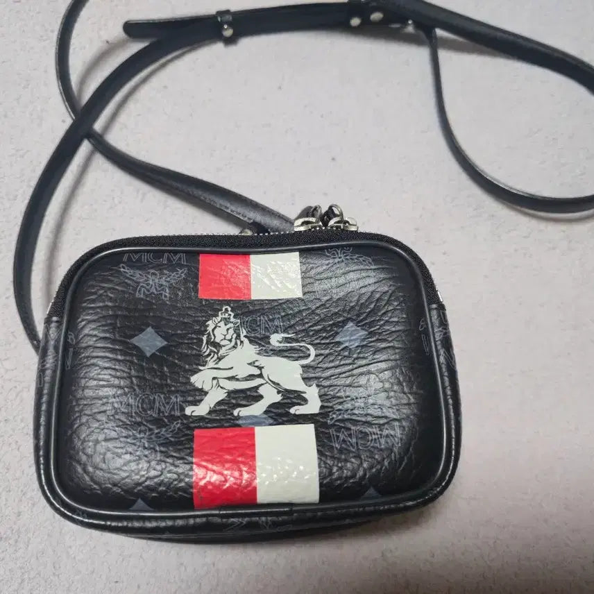[SOLD OUT] MCM 비세토스라이언1976블랙 미니 크로스백 가방