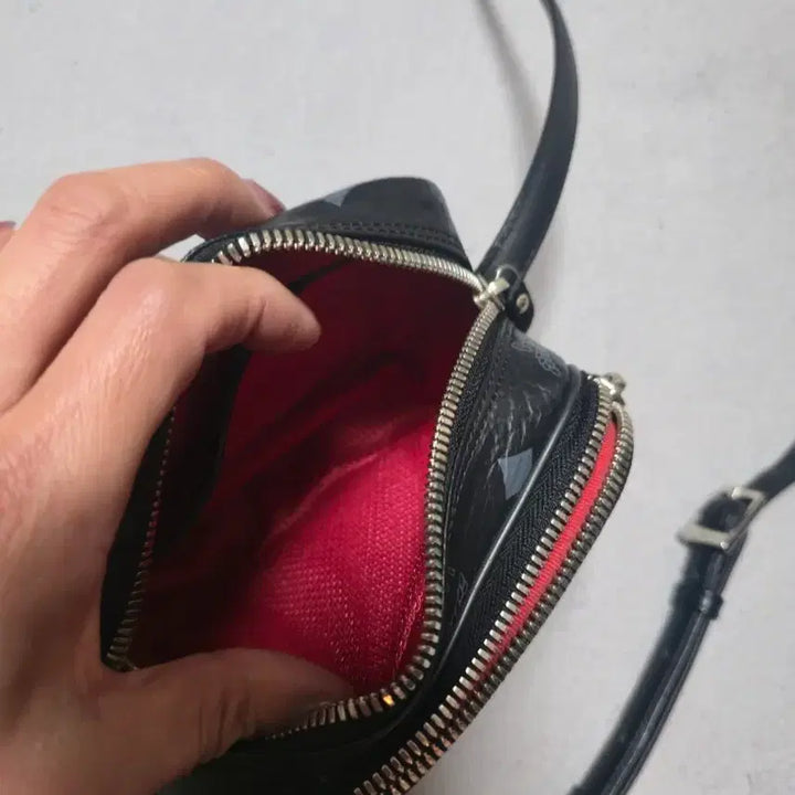 [SOLD OUT] MCM 비세토스라이언1976블랙 미니 크로스백 가방