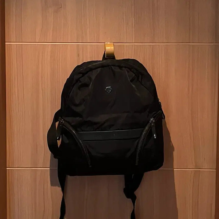 [BUNJANG] Descente Black Backpack / 데상트 블랙 백팩 가방