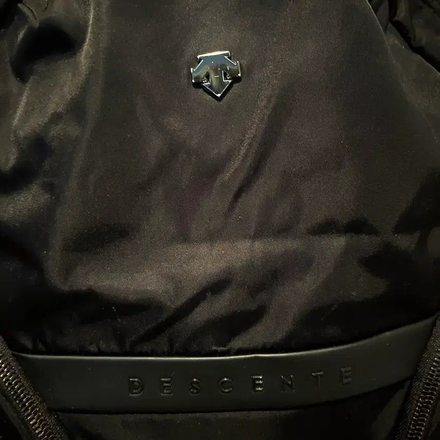 [BUNJANG] Descente Black Backpack / 데상트 블랙 백팩 가방