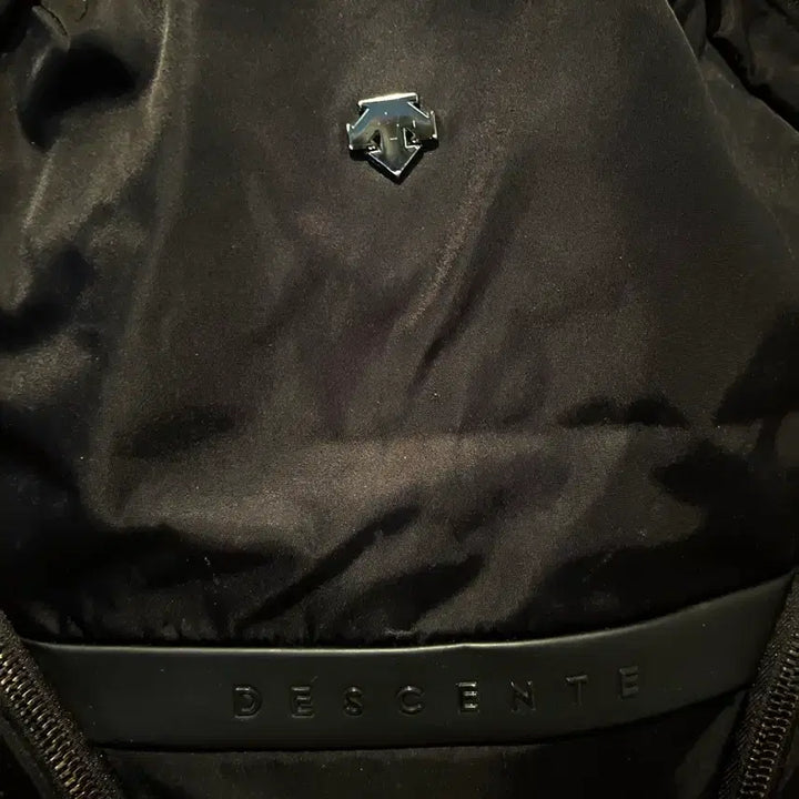 [BUNJANG] Descente Black Backpack / 데상트 블랙 백팩 가방