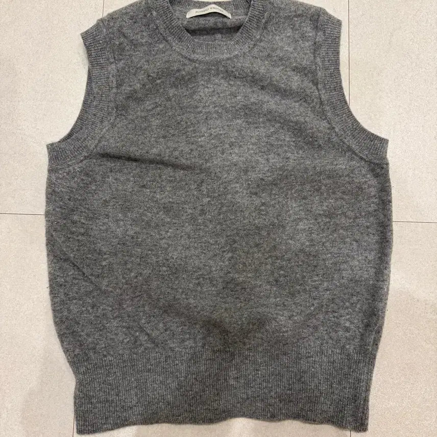 [BUNJANG] Nothing Written Emitt U-neck Wool Slipover / 낫띵리튼 Emitt u-neck wool slipover