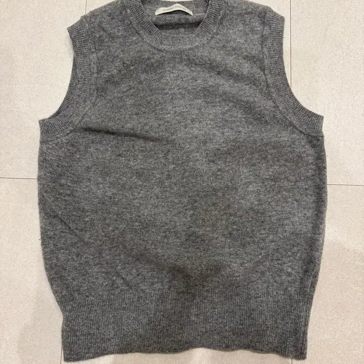 [BUNJANG] Nothing Written Emitt U-neck Wool Slipover / 낫띵리튼 Emitt u-neck wool slipover