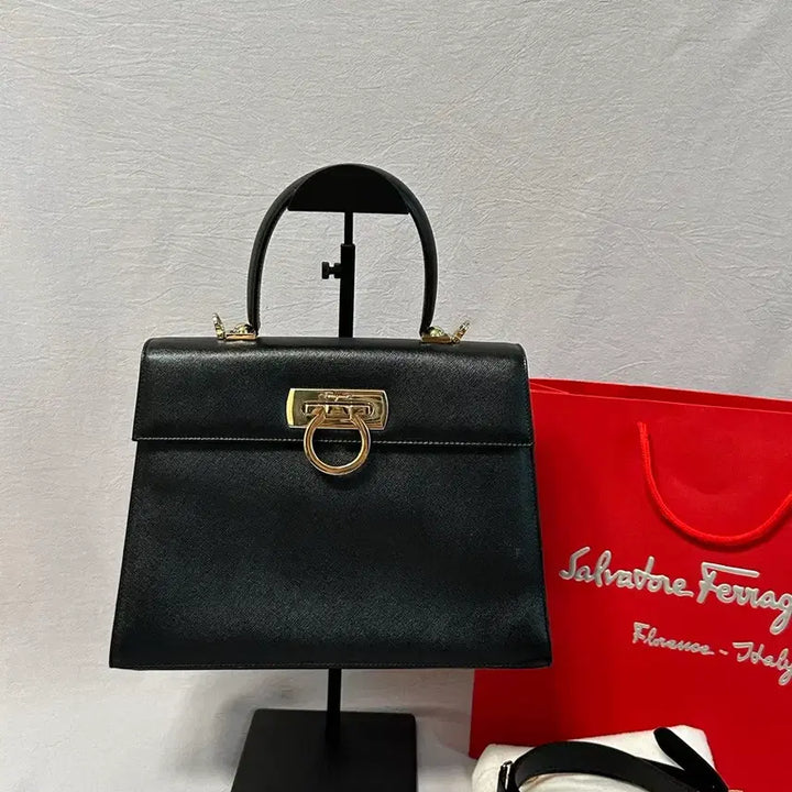 [BUNJANG] Salvatore Ferragamo Black Gancini Top Handle Kelly Bag Saffiano Leather / 페라가모 블랙 토트백 + 스트랩 간치니 탑핸들 켈리백 사피아노