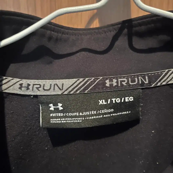[BUNJANG] Under Armour Running Windbreaker Jacket / 언더아머 블랙 런닝 바람막이 자켓