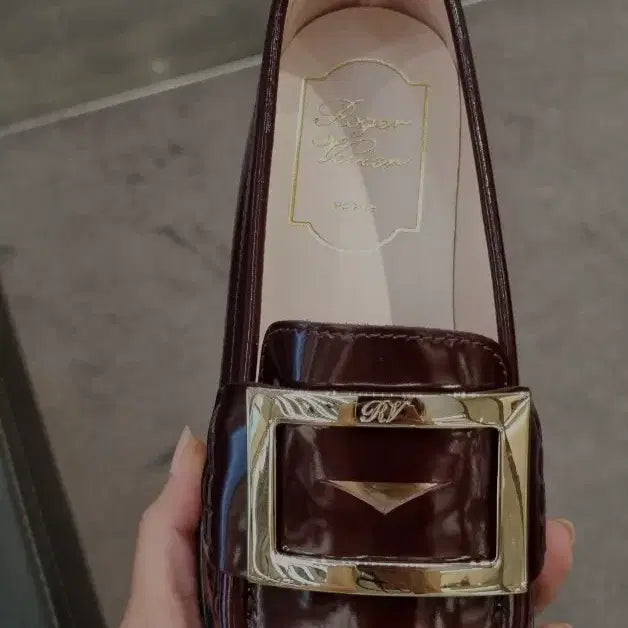 [BUNJANG] Roger Vivier Preppy Viv Loafers Wine Enamel / 로저비비에로퍼