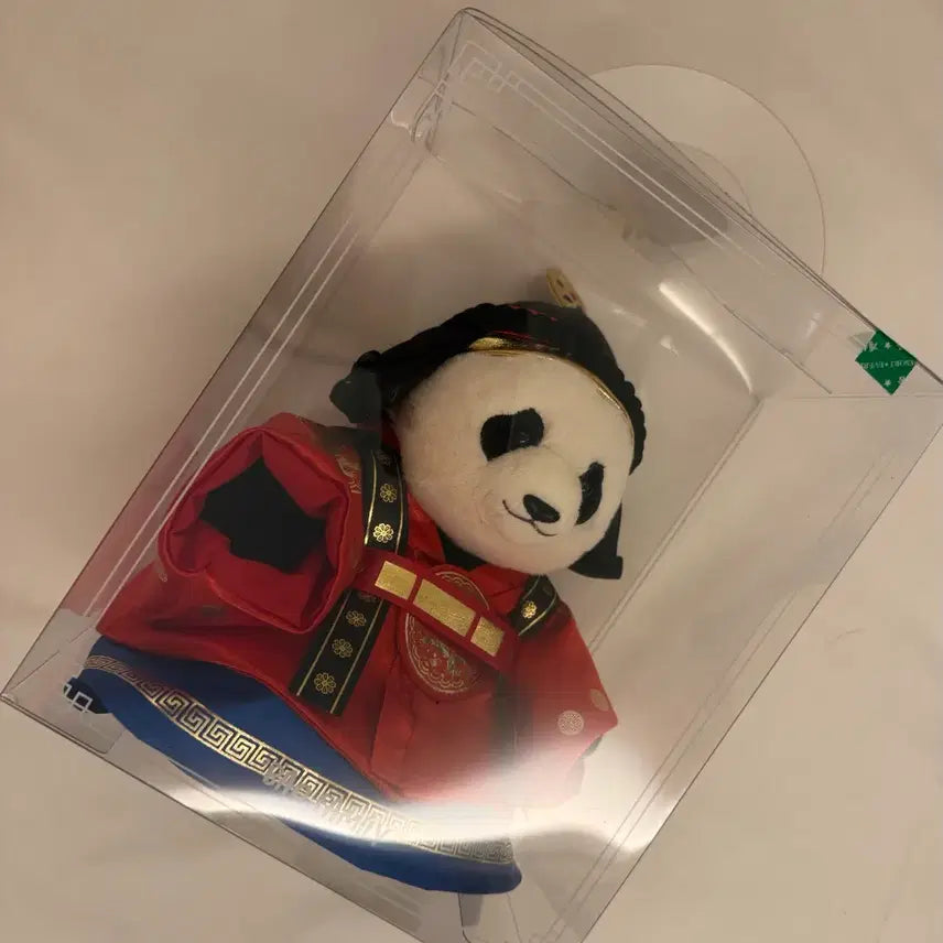 [BUNJANG] Everland Baofamily Aibao Hanbok Doll + New Year Badge Bundle / (미개봉새상품)에버랜드 바오패밀리 아이바오 한복인형+아이바오 새해뱃지