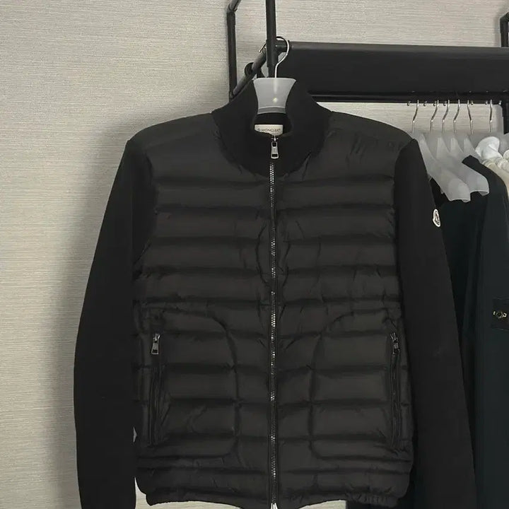[BUNJANG] Moncler Knit Padded Jacket M Size / 몽클레어 니트패딩 M 사이즈 (설명 안 보면 차단)