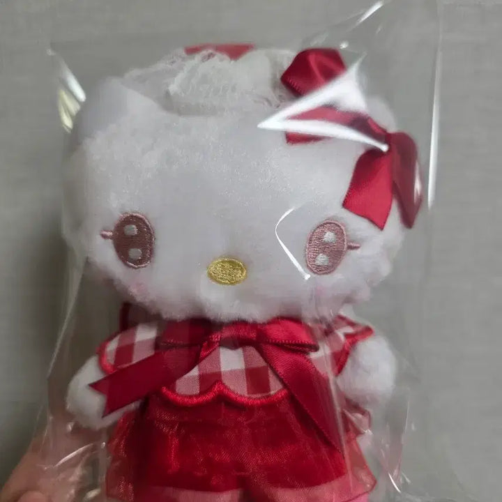 [BUNJANG] Sanrio Showbii Whipping Cherry Kitty Mascot / 산리오 쇼비도 휘핑체리 키티 마스코트