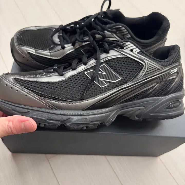 [BUNJANG] New Balance 509 Black Silver Sneakers / 뉴발란스 509 블랙 실버 270