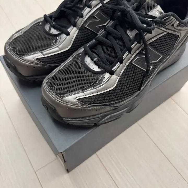 [BUNJANG] New Balance 509 Black Silver Sneakers / 뉴발란스 509 블랙 실버 270
