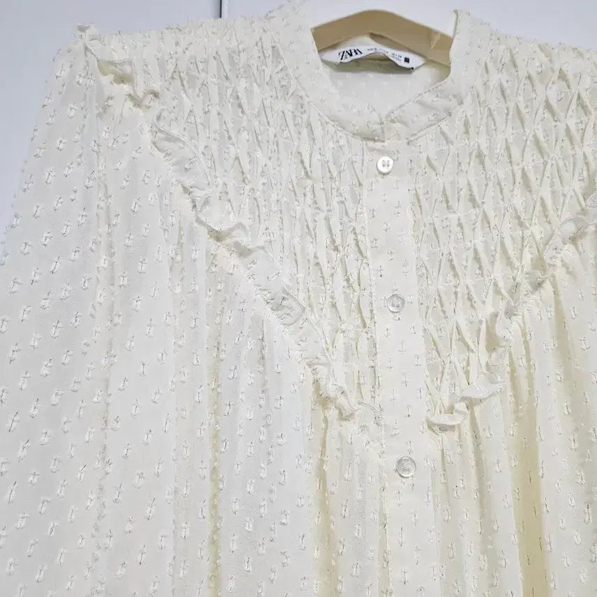 [BUNJANG] ZARA Frill Blouse (M) / (새상품) 자라(ZARA) 프릴 블라우스 (M)