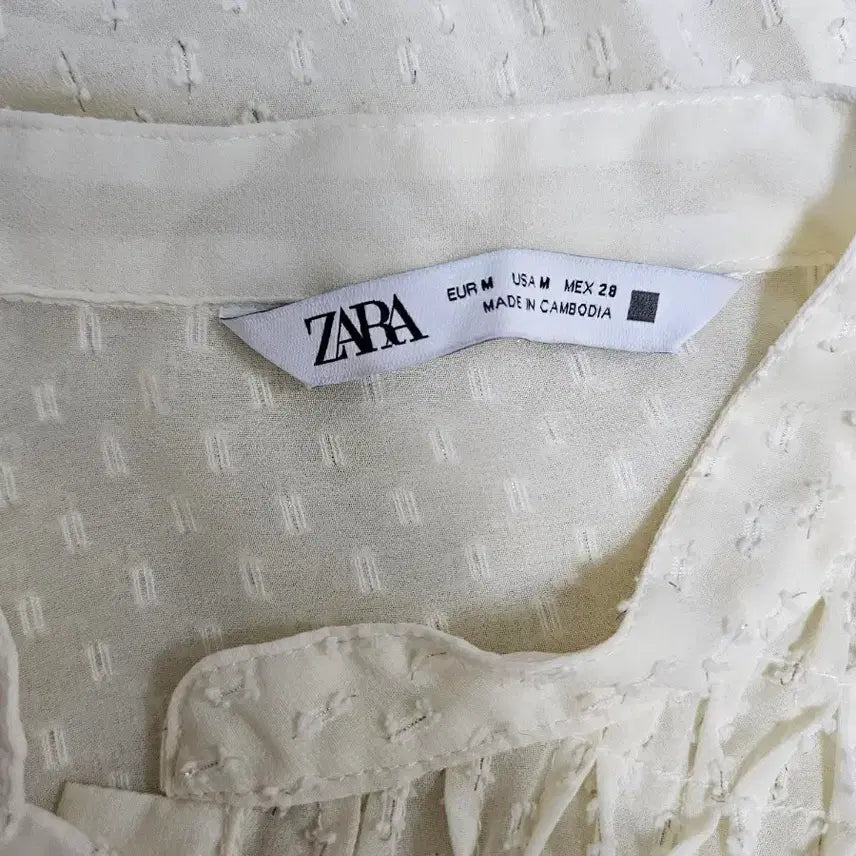 [BUNJANG] ZARA Frill Blouse (M) / (새상품) 자라(ZARA) 프릴 블라우스 (M)