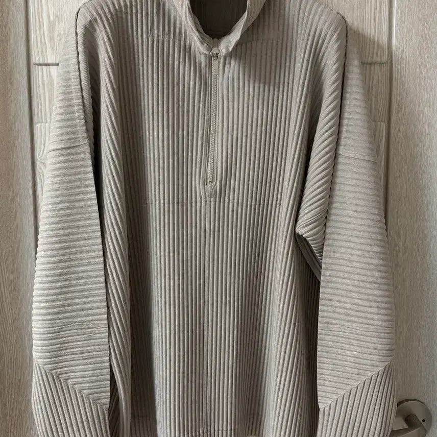 [BUNJANG] Homme Plisse Monthly Half-Zip T-Shirt (Size 4) / 옴므플리세 먼슬리 반집업 티셔츠 (4)