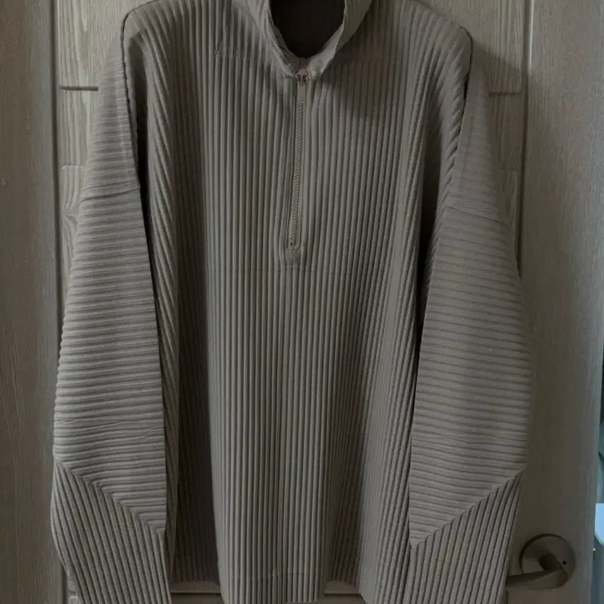 [BUNJANG] Homme Plisse Monthly Half-Zip T-Shirt (Size 4) / 옴므플리세 먼슬리 반집업 티셔츠 (4)