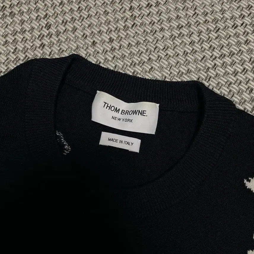 [BUNJANG] Thom Browne Bear and Salmon Knit Sweater / [당일발송] 톰브라운 베어앤살몬 니트 3사이즈