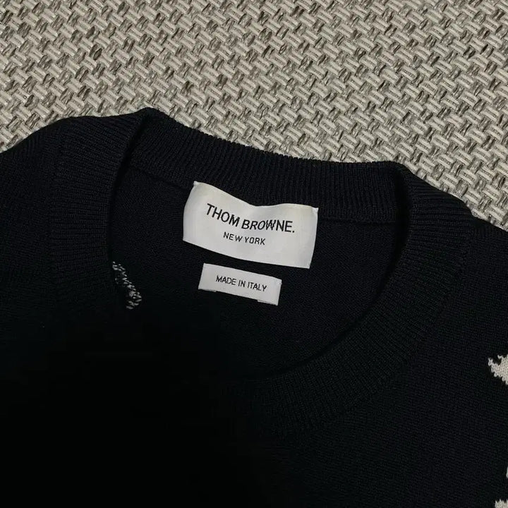 [BUNJANG] Thom Browne Bear and Salmon Knit Sweater / [당일발송] 톰브라운 베어앤살몬 니트 3사이즈