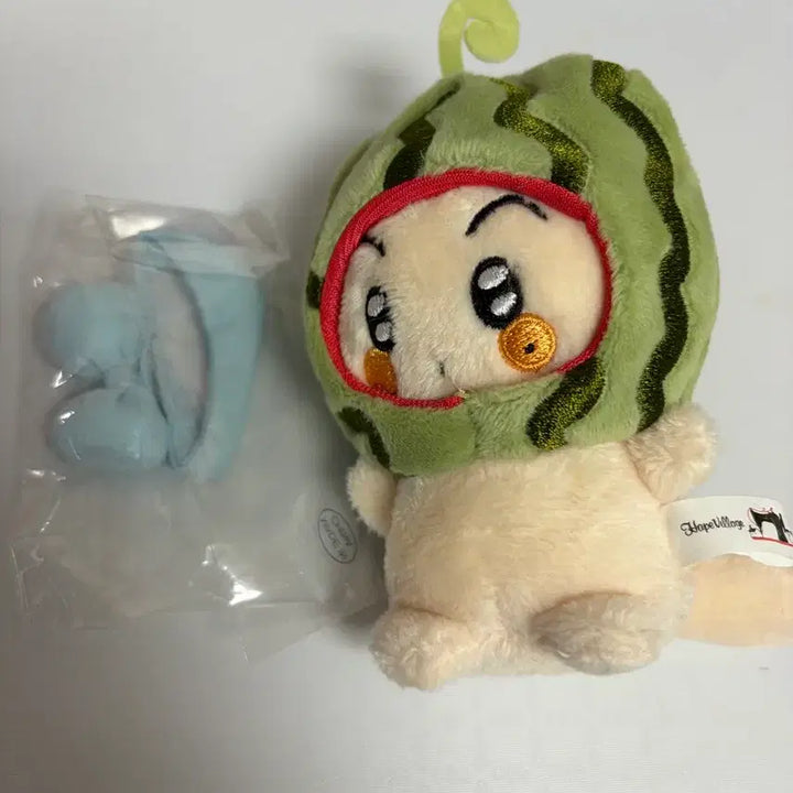 [BUNJANG] NCT Mark Makkung Doll (with Watermelon Hat) / 마크 인형 마쿵이 양도(수박모자 포함)